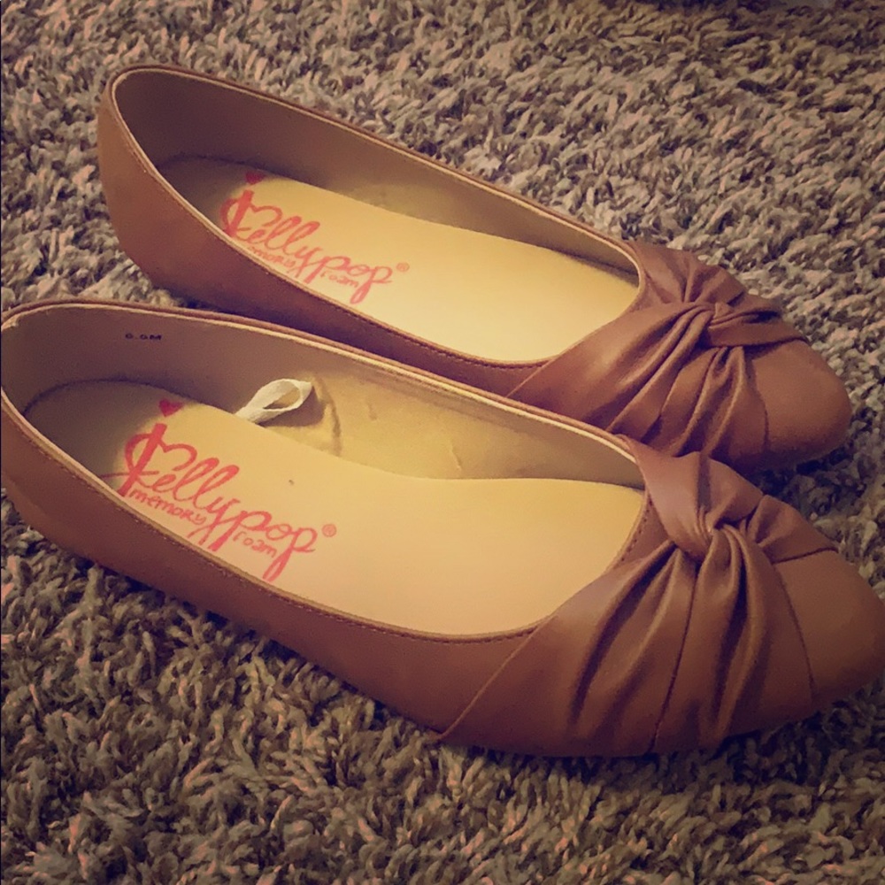 Flats with front bow